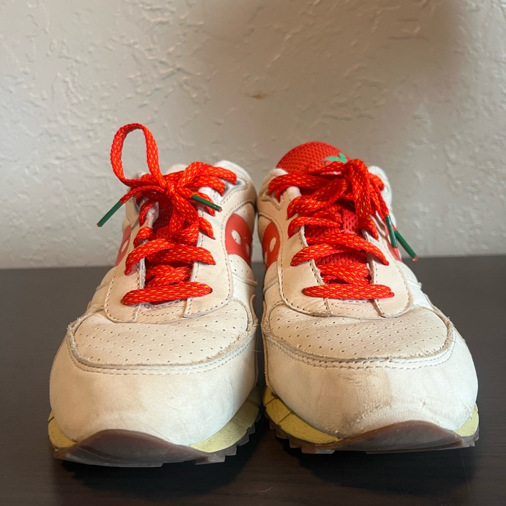 Saucony Shadow 6000 - Size 10.5 - New York Cheesecake - White/Red - Pre-owned